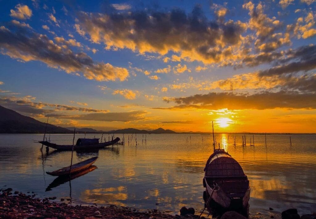 HUE MOTORCYCLE TOUR TO TAM GIANG LAGOON FOR 1 DAY Tam Giang Lagoon Highlights 1024x711 - HUE MOTORCYCLE TOUR TO TAM GIANG LAGOON FOR 1 DAY