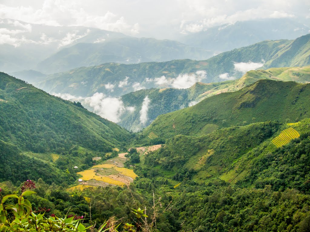 Sin Ho Town - Sapa Motorbike Tour to Dien Bien Phu &ndash; Son La &ndash; Mai Chau